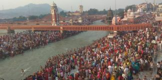 Pilgrims Took holy dip in ganga